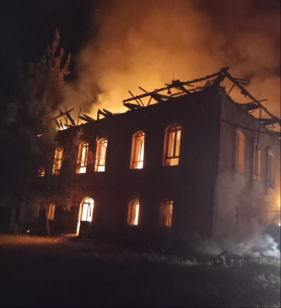 Cumhuriyet'in ilk yıllarından kalma! Tarihi okul k&uuml;l oldu - 2. Resim