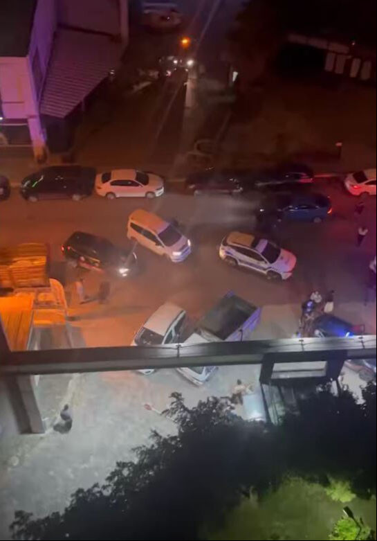 Esenyurt'ta kamyonet kavgası! Kaynanasını hastaneye g&ouml;t&uuml;rmek istedi, olay &ccedil;ıktı - 3. Resim