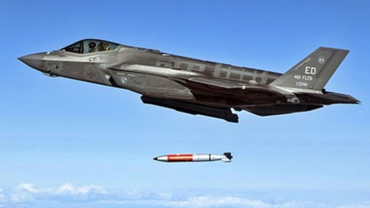 İngiltere’den Soğuk Savaş sonrası ilk nükleer hamle! Pentagon’la anlaşma yapıldı İngiltere’den Soğuk Savaş sonrası ilk nükleer hamle! Pentagon’la anlaşma yapıldı