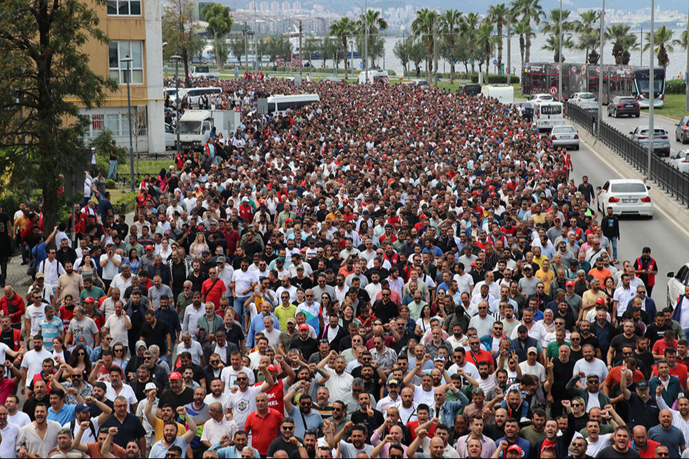 İzmir'de grev krizi büyüyor! Duraklar insan sokaklar çöp dolu - 3. Resim