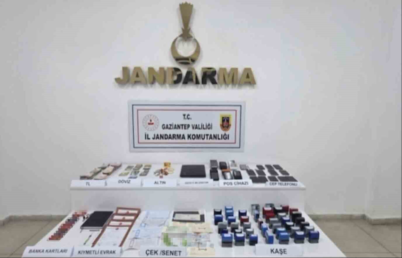 Jandarmadan tarihi şafak operasyonu! Dolandırıcılık imparatorluğu yıkıldı - 1. Resim