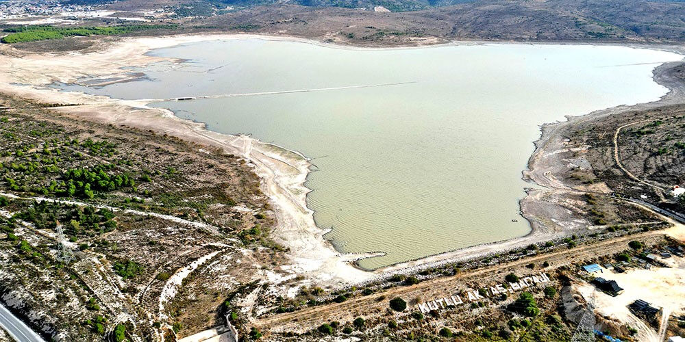 Kuraklık ünlü tatil bölgesini vurdu! Barajda su seviyesi yüzde 13’e düştü, yasaklar jet hızıyla geldi Kuraklık ünlü tatil bölgesini vurdu! Barajda su seviyesi yüzde 13’e düştü, yasaklar jet hızıyla geldi - 1. Resim