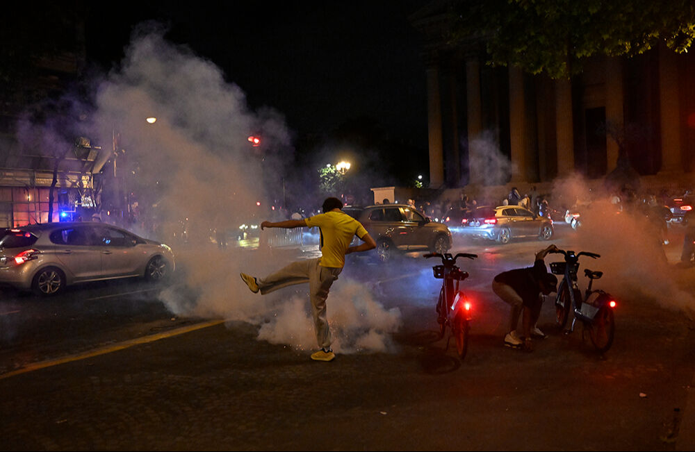 PSG şampiyon oldu, Fransa savaş alanına döndü! Bakan kutlamalara katılanlara 'Barbar' dedi - 2. Resim