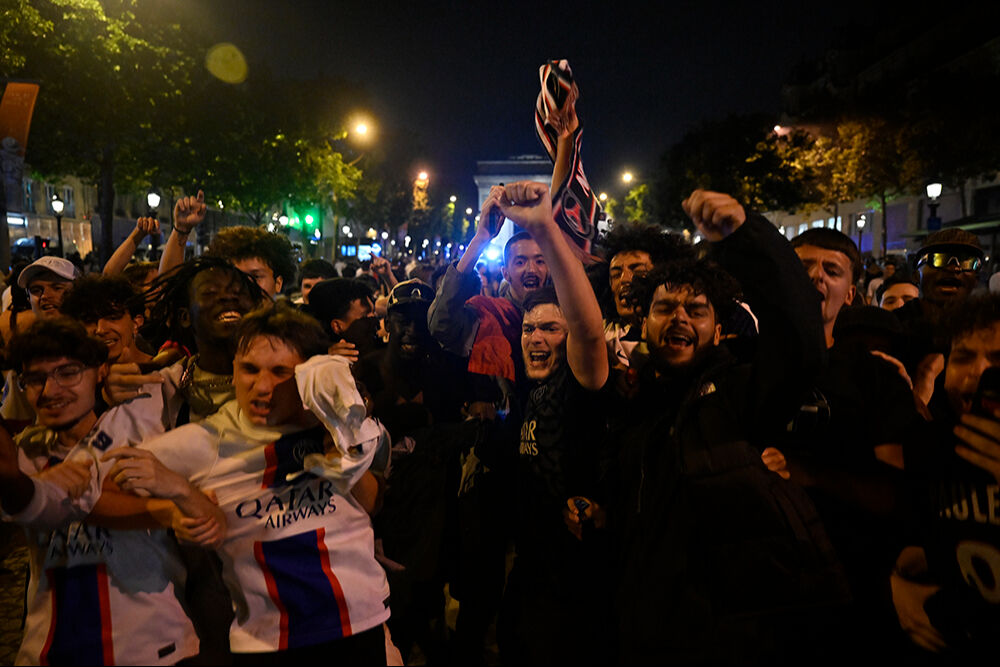 PSG şampiyon oldu, Fransa savaş alanına döndü! Bakan kutlamalara katılanlara 'Barbar' dedi - 4. Resim