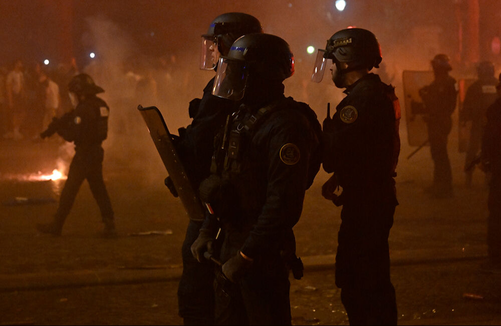 PSG şampiyon oldu, Fransa savaş alanına döndü! Bakan kutlamalara katılanlara 'Barbar' dedi - 6. Resim