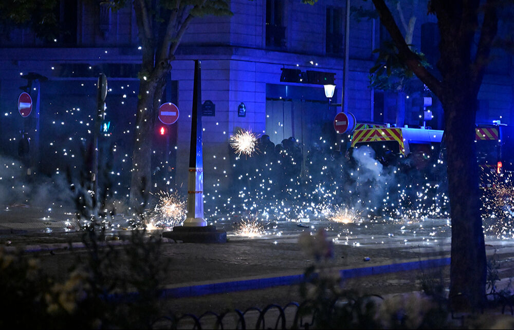 PSG şampiyon oldu, Fransa savaş alanına döndü! Bakan kutlamalara katılanlara 'Barbar' dedi - 3. Resim