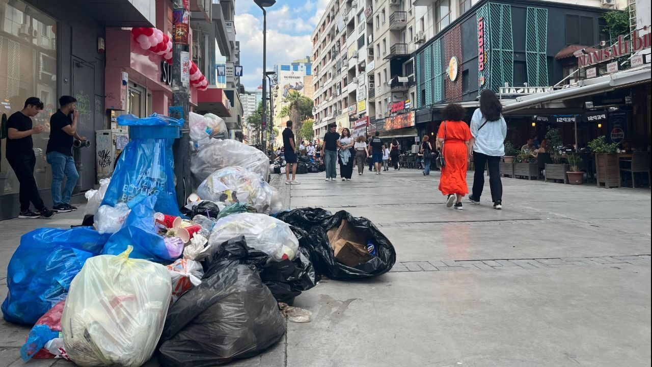 &Ccedil;&ouml;p dağlarına AK Parti'den tepki: İzmir B&uuml;y&uuml;kşehir Belediyesi'nin iflasının resmidir - 2. Resim