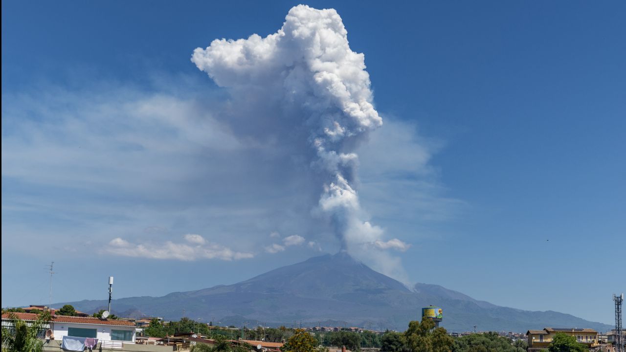Etna Yanardağı patladı mı, en son ne zaman patladı? Etna Yanardağı son dakika Etna Yanardağı patladı mı, en son ne zaman patladı? Etna Yanardağı son dakika