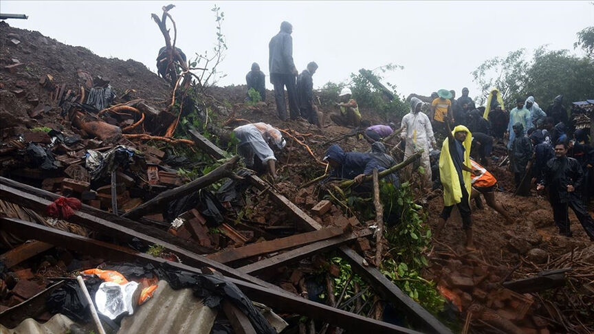 Hindistan felaketi yaşıyor! Sel ve heyelan hayatı felç etti: Çok sayıda ölü var - 1. Resim