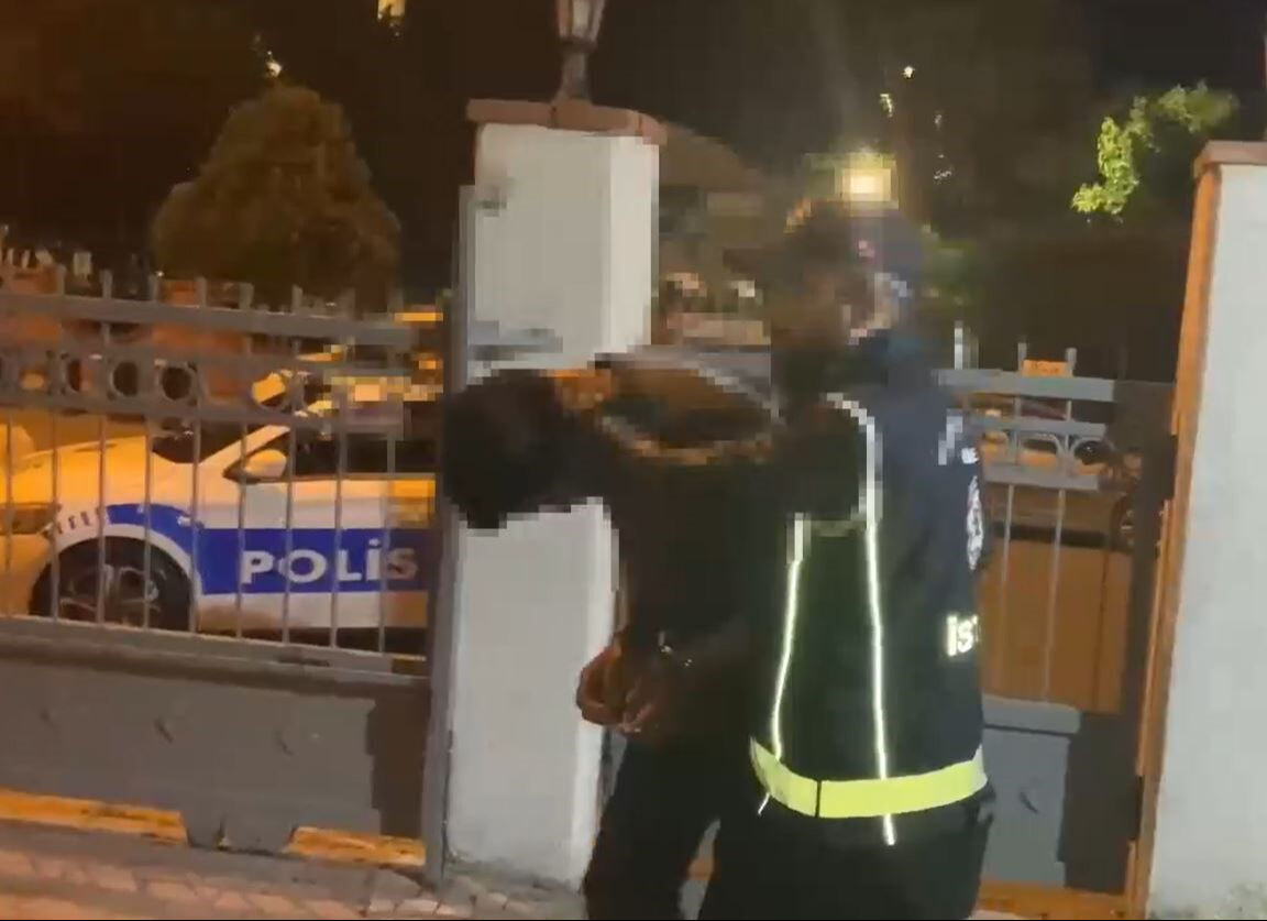 Marmaray’da bir skandal daha! Kadınların fotoğrafını çekerken yakalandı - 2. Resim