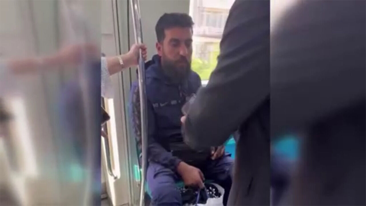 Marmaray’da bir skandal daha! Kadınların fotoğrafını çekerken yakalandı - 1. Resim