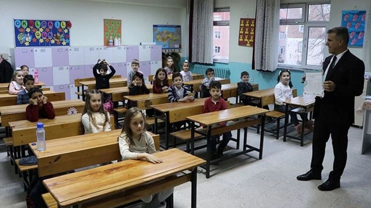 Perşembe yarım gün mü, okul var mı? 5 Haziran Perşembe arefe günü tatil durumu gündemde! Perşembe yarım gün mü, okul var mı? 5 Haziran Perşembe arefe günü tatil durumu gündemde!