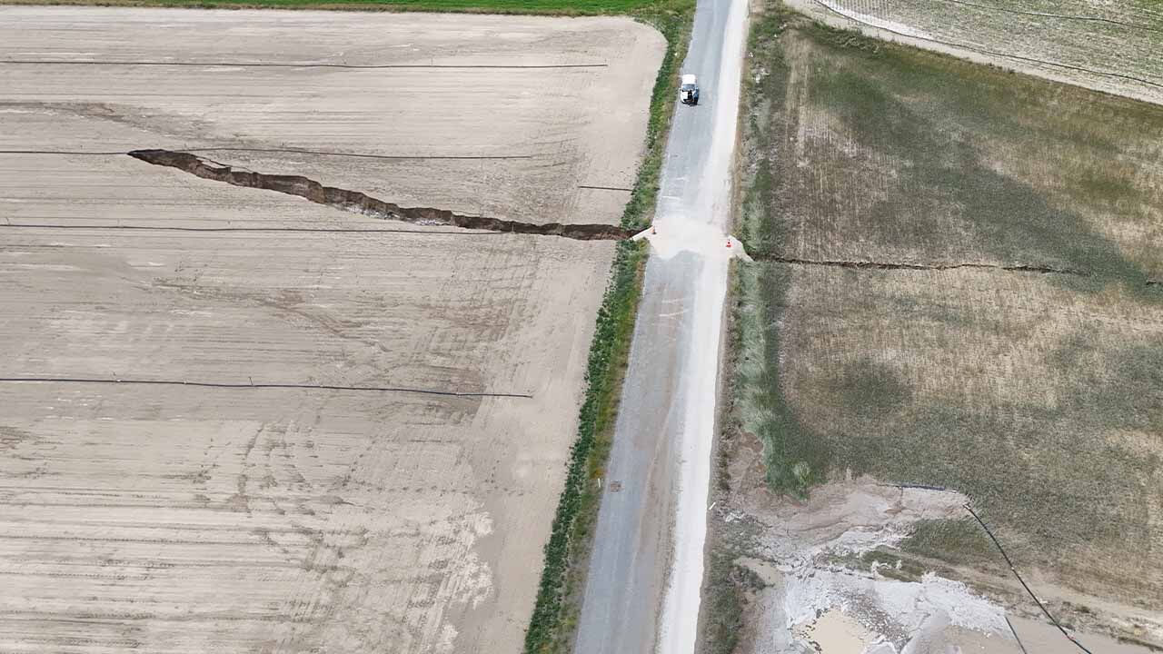 Sağanak yağışın ardından oluştu! Köylüler hemen ekiplere haber verdi - 2. Resim