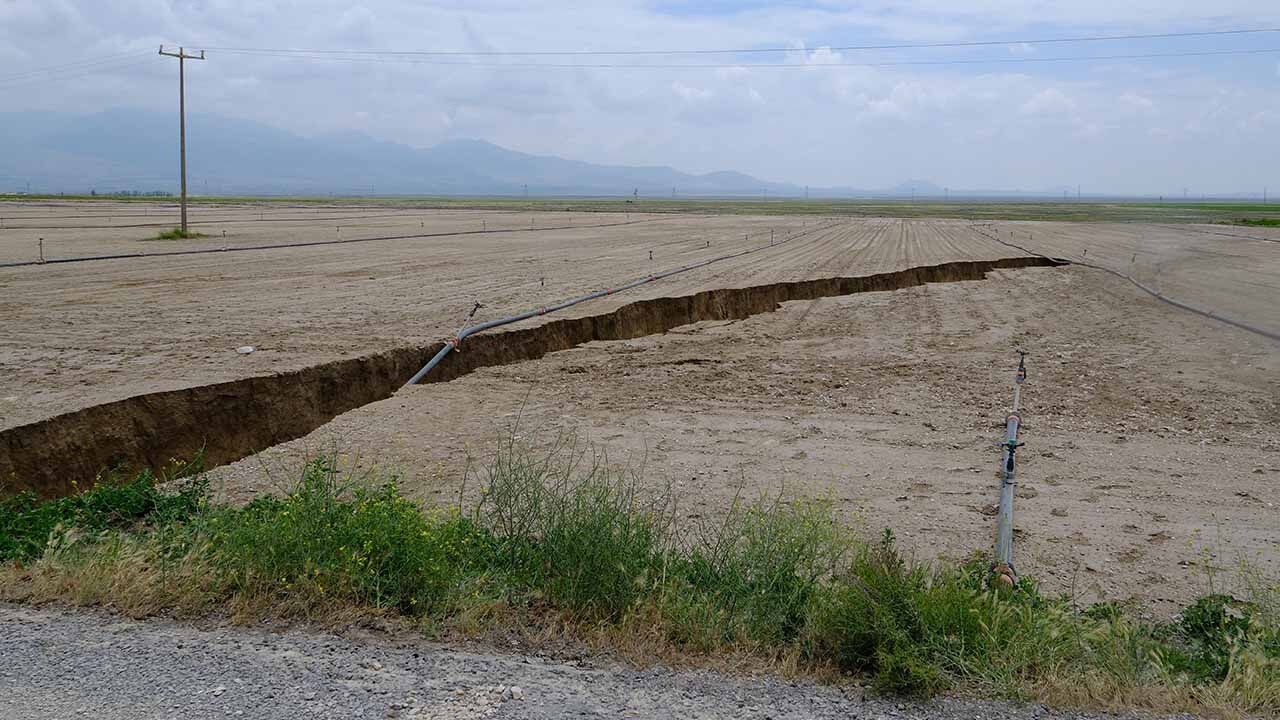 Sağanak yağışın ardından oluştu! Köylüler hemen ekiplere haber verdi - 1. Resim
