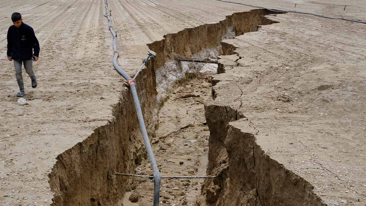 Sağanak yağışın ardından oluştu! Köylüler hemen ekiplere haber verdi - 3. Resim