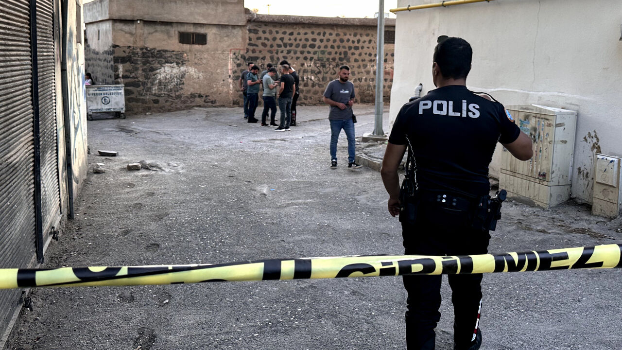 Şanlıurfa'da cadde ortasında silahlı kavga: 1 kişi can verdi - 2. Resim