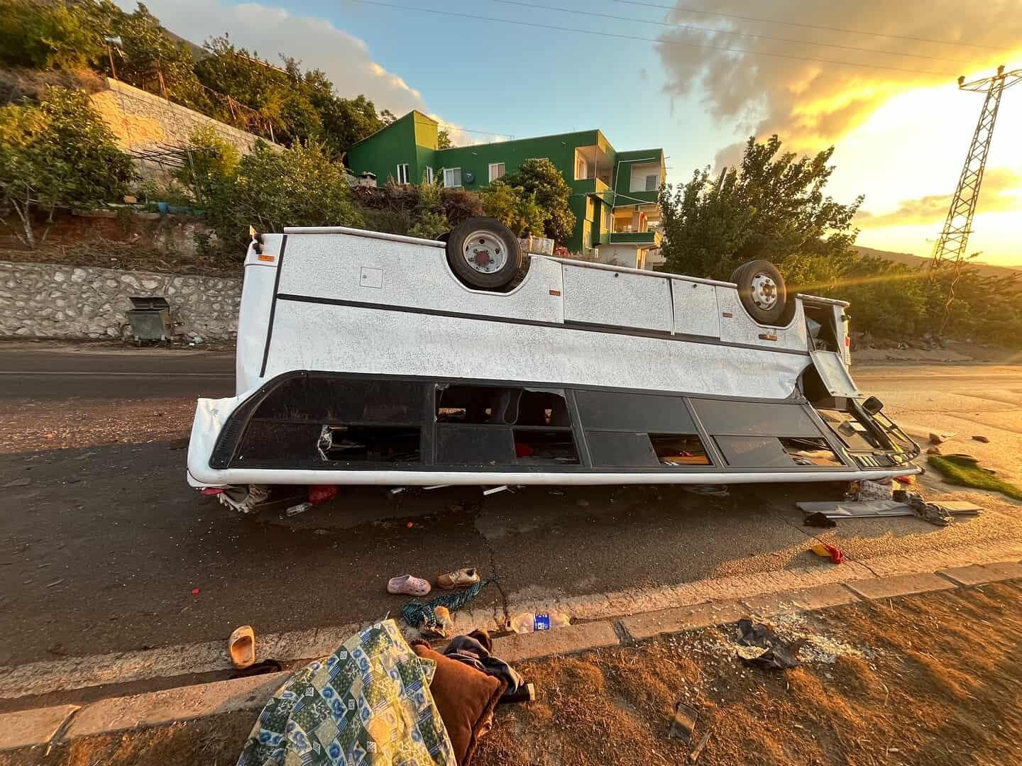 Tarım işçilerini taşıyan minibüs takla attı! Çok sayıda yaralı var - 1. Resim