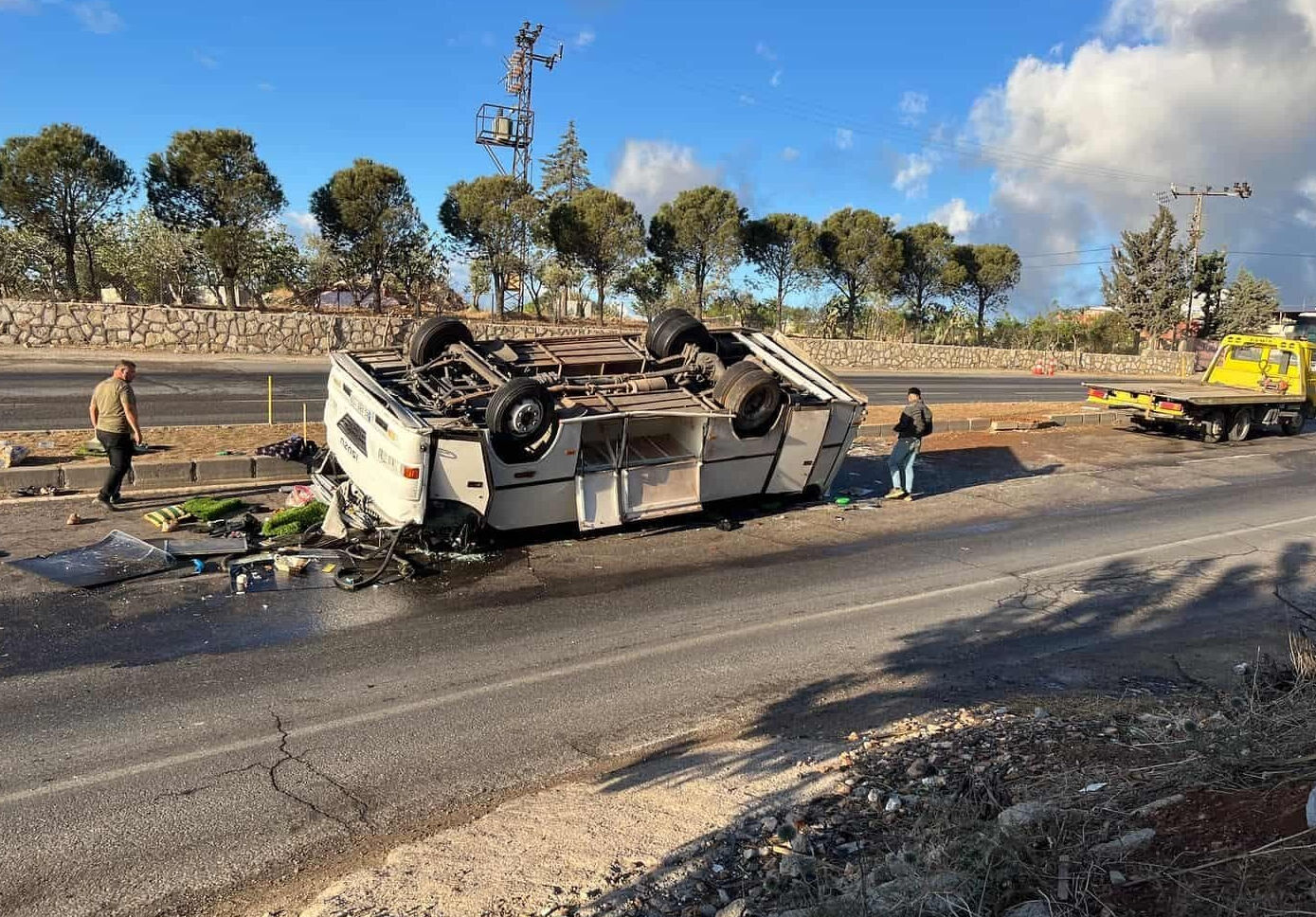Tarım işçilerini taşıyan minibüs takla attı! Çok sayıda yaralı var - 2. Resim