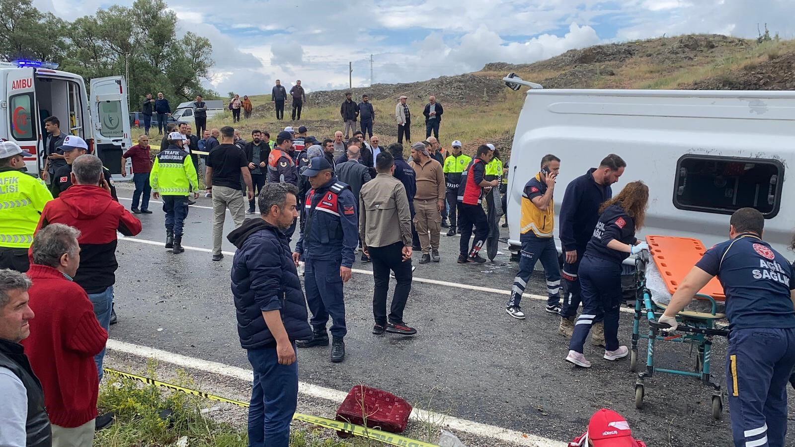Taziyeden dönüyorlardı! Midibüs şarampole uçtu: 2 ölü, çok sayıda yaralı var Taziyeden dönüyorlardı! Midibüs şarampole uçtu: 2 ölü, çok sayıda yaralı var - 2. Resim