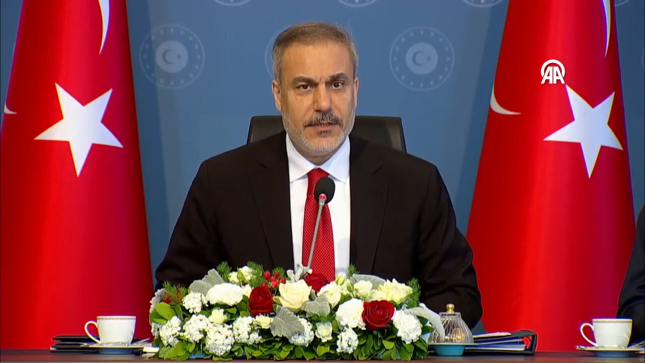 Çırağan’da büyük mutabakat: Rusya ve Ukrayna esir takasında anlaştı! Bakan Fidan "Bugünkü toplantımızda iki ülkenin ateşkes adımlarını değerlendirmeyi hedefliyoruz. Liderler toplantısı için gerekli adımları ele almayı öngörüyoruz." dedi