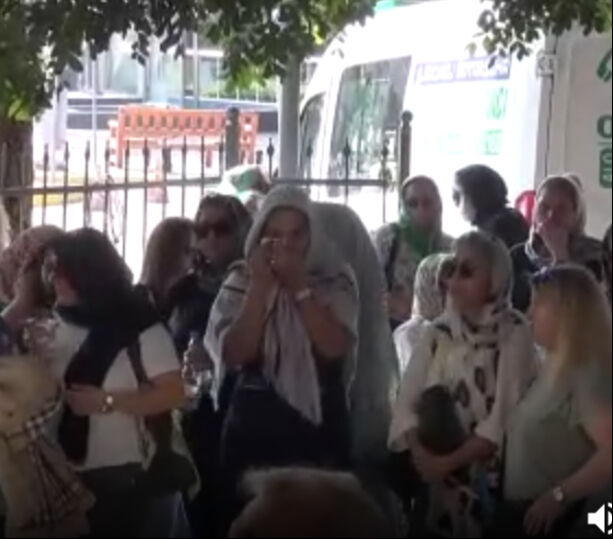 Ünlü şarkıcıyı kahreden haber! Demet Akalın'ın acı günü, gözyaşlarıyla toprağa verdi - 2. Resim