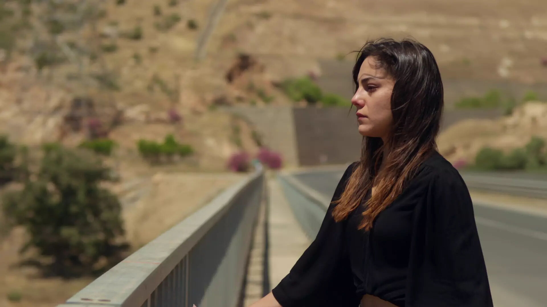 Uzak Şehir Nare öldü mü? Sahra Şaş diziden ayrılıyor mu? - 2. Resim