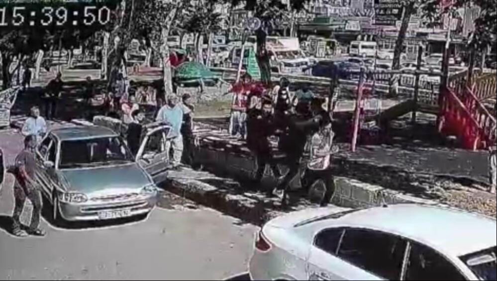 Akıllara Marmaray'daki babayı getirdi! Mersin'de bir anne, çocuklarının önünde darbedildi Akıllara Marmaray'daki babayı getirdi! Mersin'de bir anne, çocuklarının önünde darbedildi - 2. Resim