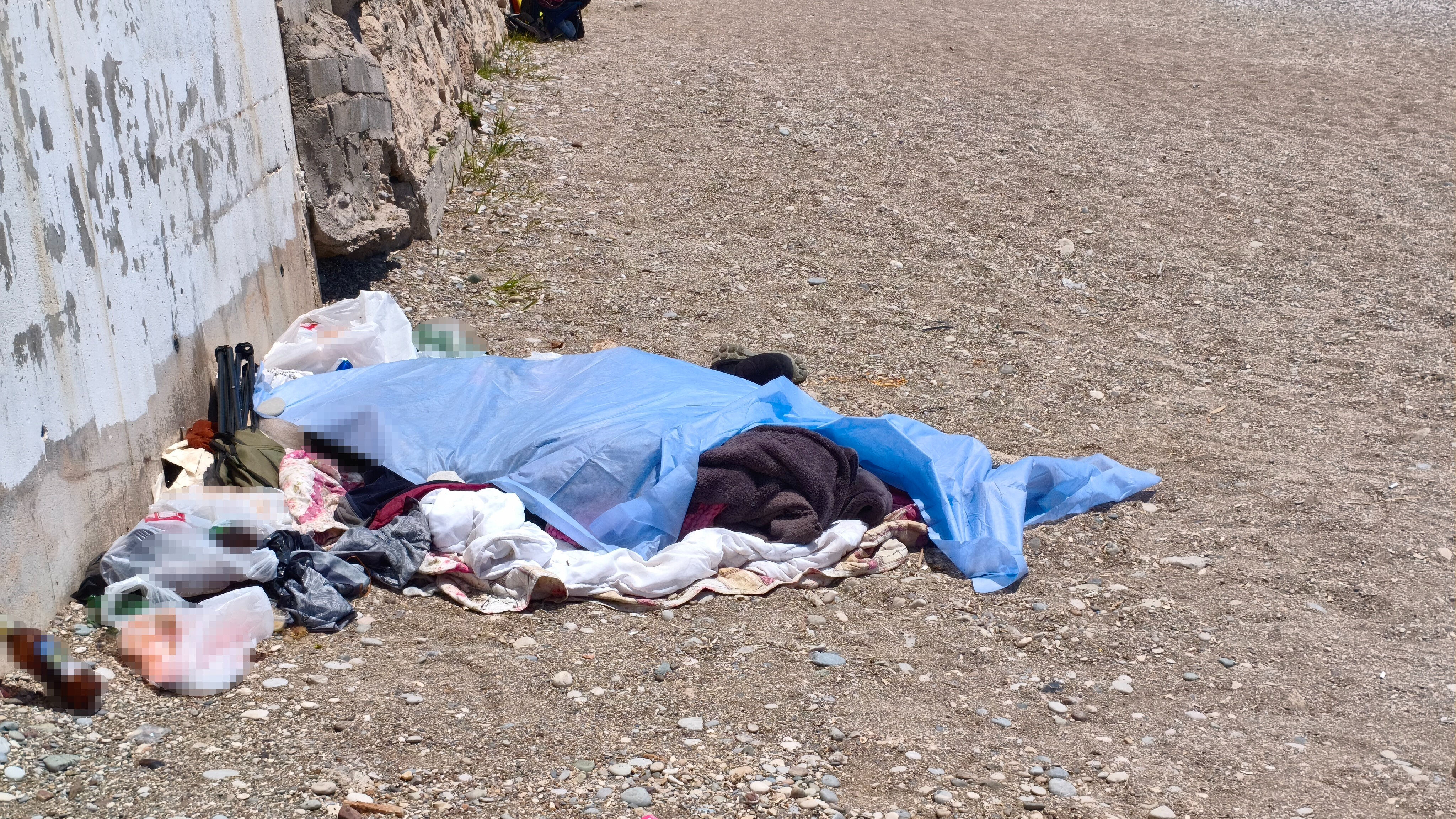 Antalya sahilinde şoke eden manzara: Cesetle aynı kıyıda güneşlendiler... - 3. Resim