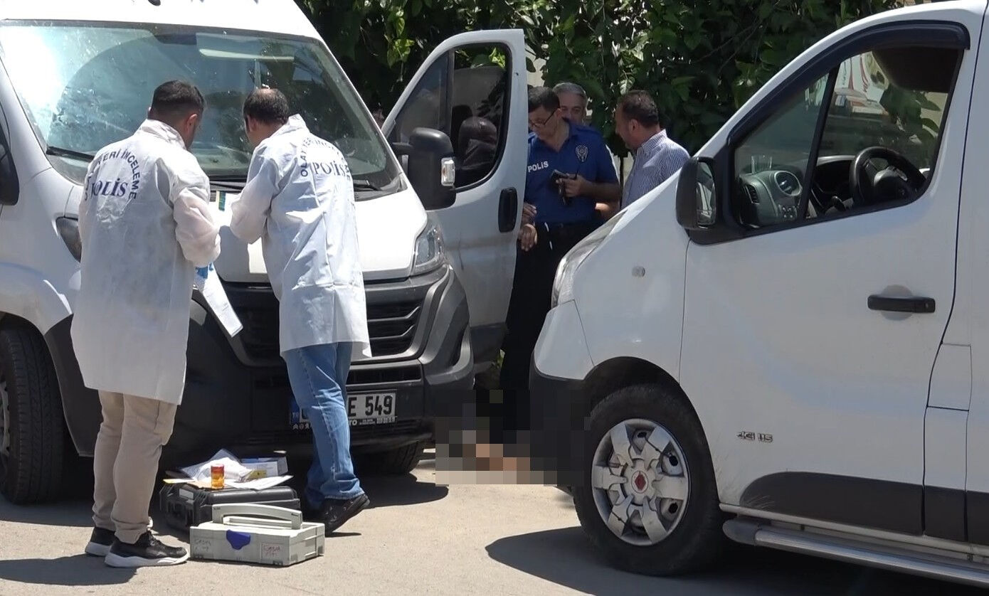 Aracını tamir ediyor zannettiler! Gerçek ortaya çıkınca kahroldular Aracını tamir ediyor zannettiler! Gerçek ortaya çıkınca kahroldular - 1. Resim
