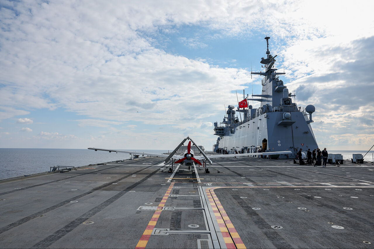 Bayraktar TB3 başarılarıyla göz doldurdu! TCG Anadolu gemisinde 100 sortiye ulaştı - 1. Resim