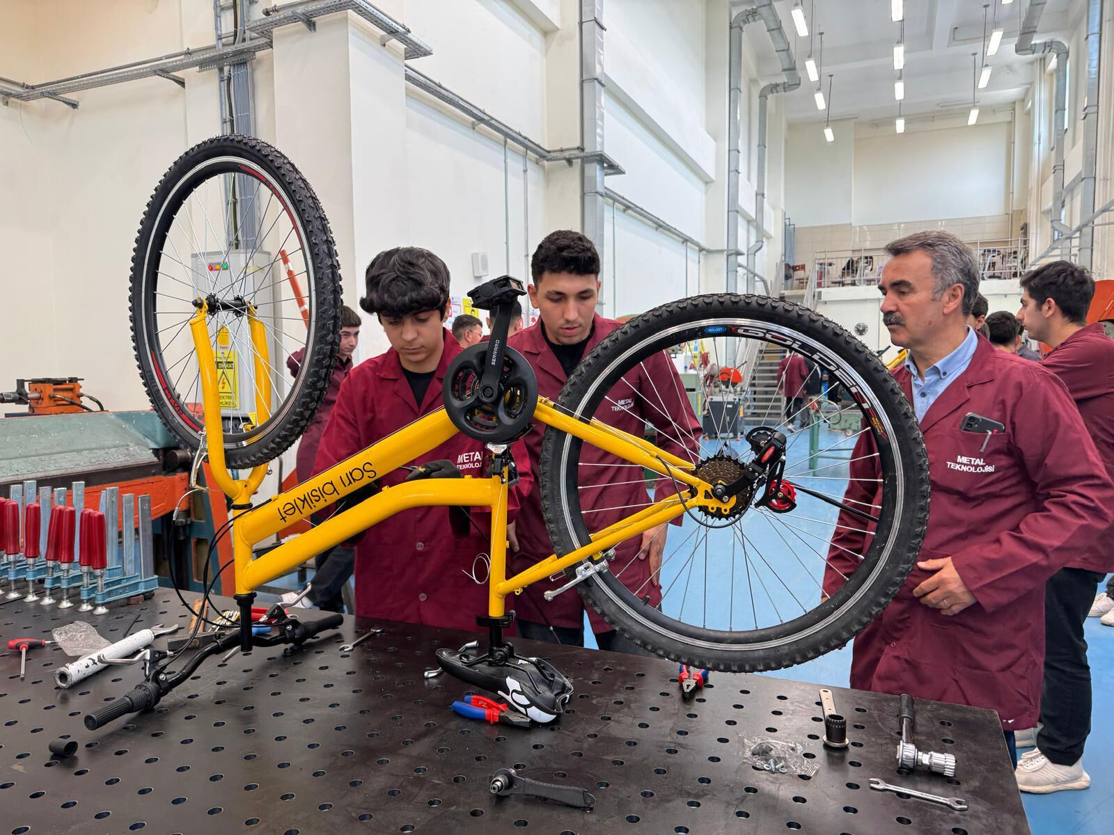 Bu liseliler işsiz kalmıyor! Üniversite hocaları çocuklarını buraya gönderiyor - 2. Resim