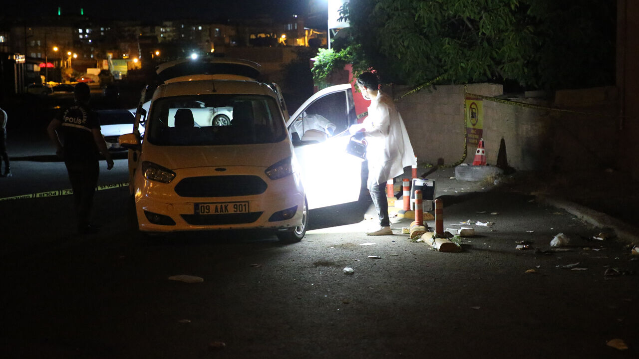 Diyarbakır'da silahlı kavga: Yaralılar var Diyarbakır'da silahlı kavga: Yaralılar var - 1. Resim