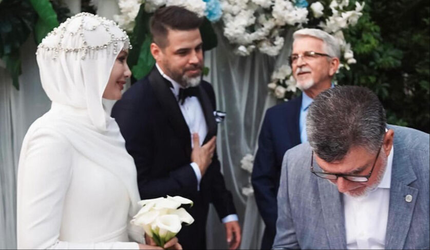 Gamze Özçelik, 1. evlilik yıl dönümünü kutladı! Paylaşımdaki detaylar gündem oldu - 1. Resim