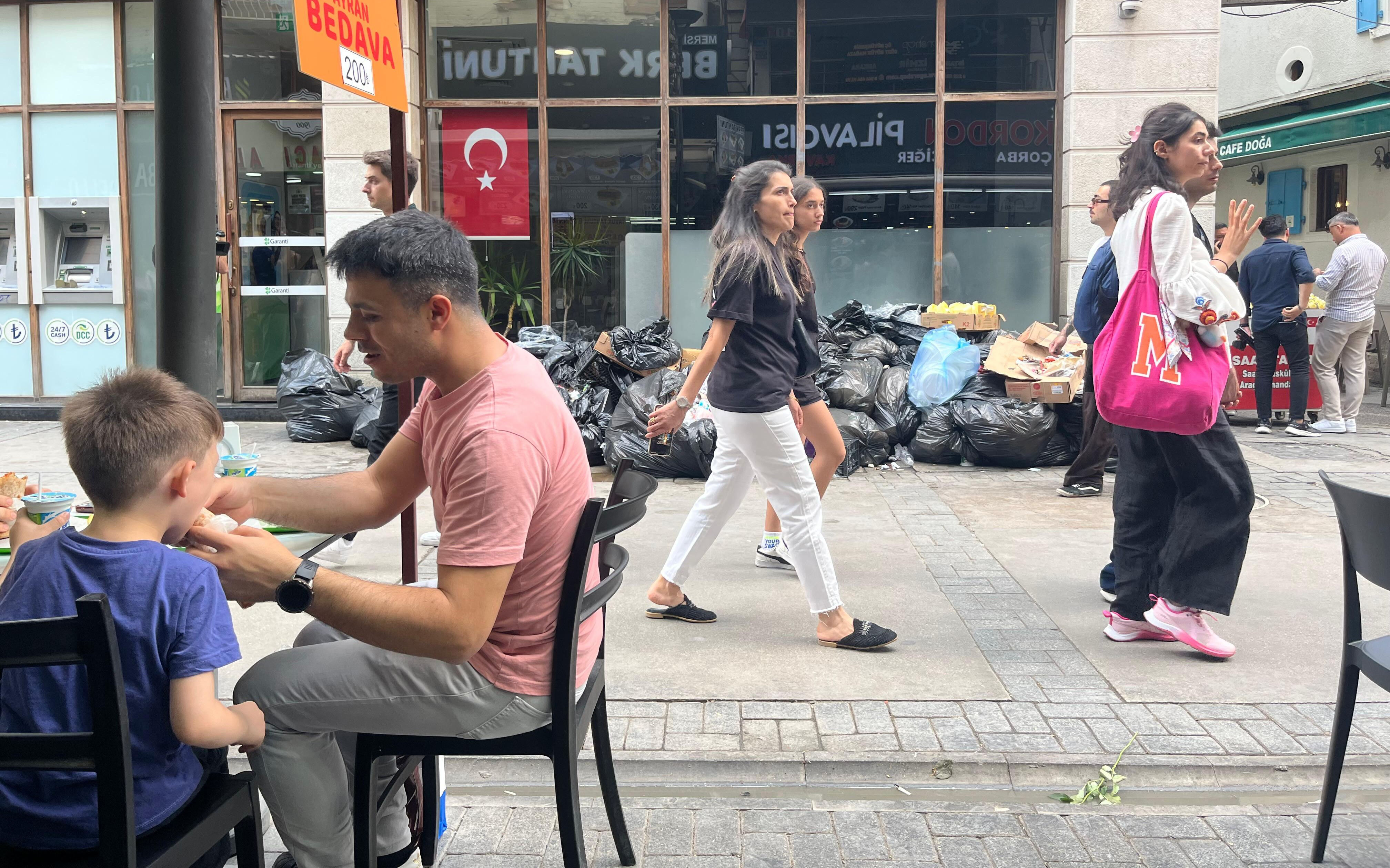 İzmir'de grev altıncı gününde... İşçiler ne istiyor, belediye ne diyor? İzmir'de grev altıncı gününde... İşçiler ne istiyor, belediye ne diyor? - 5. Resim