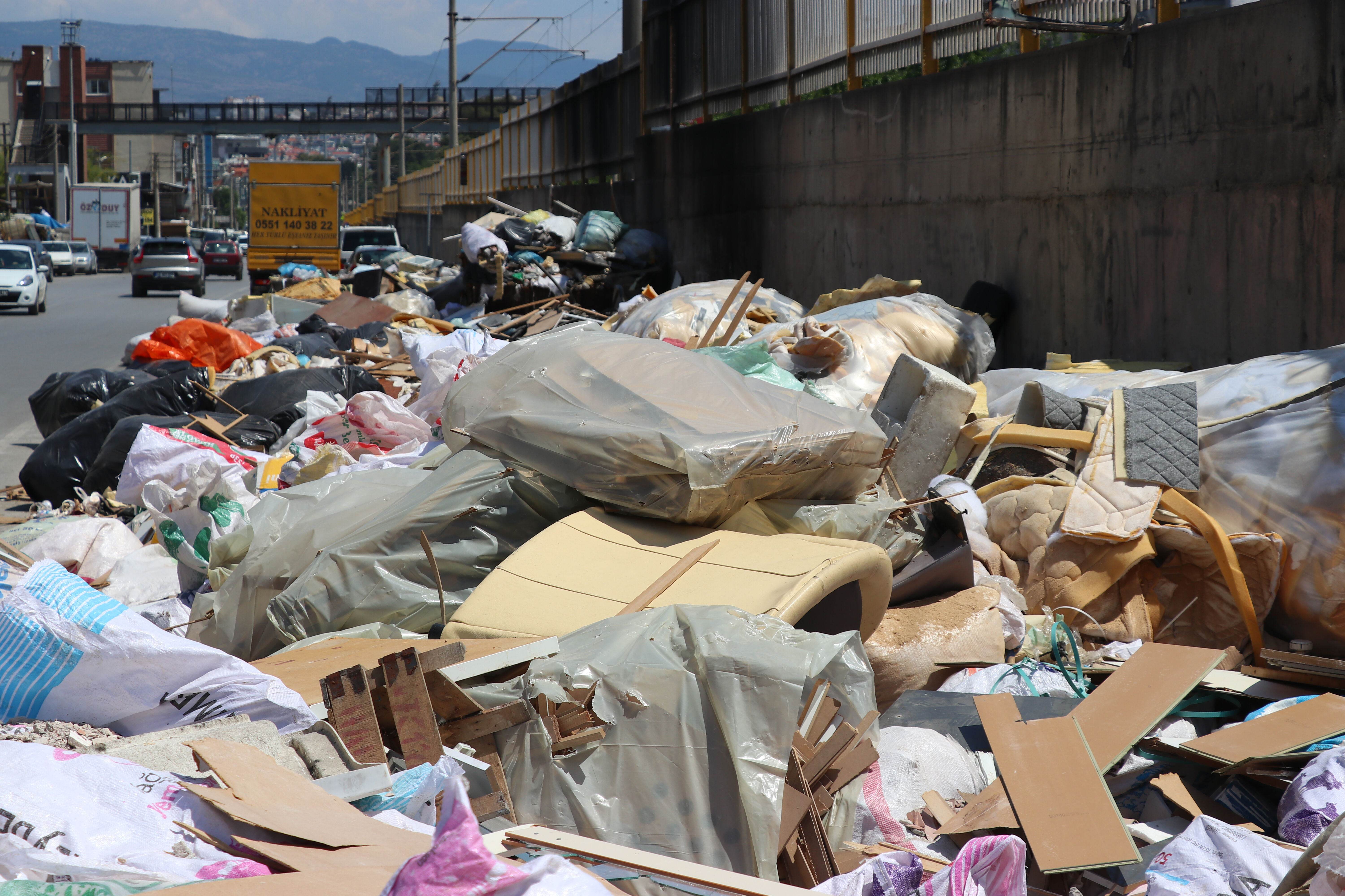 İzmir'de grev altıncı gününde... İşçiler ne istiyor, belediye ne diyor? İzmir'de grev altıncı gününde... İşçiler ne istiyor, belediye ne diyor? - 2. Resim