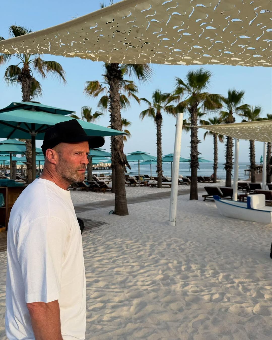 Jason Statham yeniden Antalya'da: Bu yeri seviyoruz! Beğeni ve yorum yağdı Jason Statham yeniden Antalya'da: Bu yeri seviyoruz! Beğeni ye yorum yağdı - 2. Resim