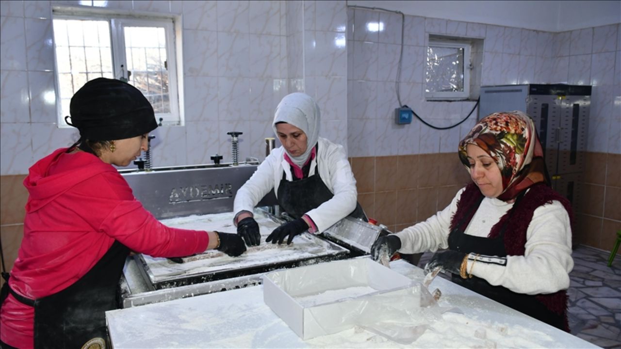 Kadınlar devlet desteğiyle imalathane kurdu! Paketini 150 lira ile 350 lira arasında satıyorlar