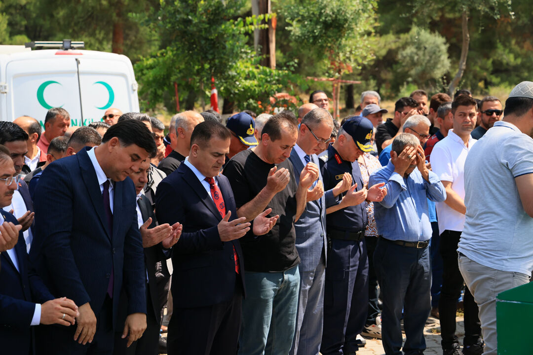 Muğla'daki depremde can vermişti: Afra Nur Günlü'ye arkadaş ellerinden son veda Muğla'daki depremde can vermişti: Afra Nur Günlü'ye arkadaş ellerinden son veda - 1. Resim