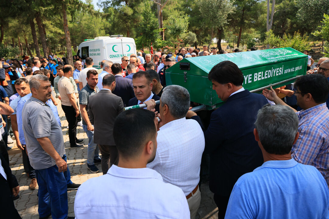 Muğla'daki depremde can vermişti: Afra Nur Günlü'ye arkadaş ellerinden son veda Muğla'daki depremde can vermişti: Afra Nur Günlü'ye arkadaş ellerinden son veda - 2. Resim