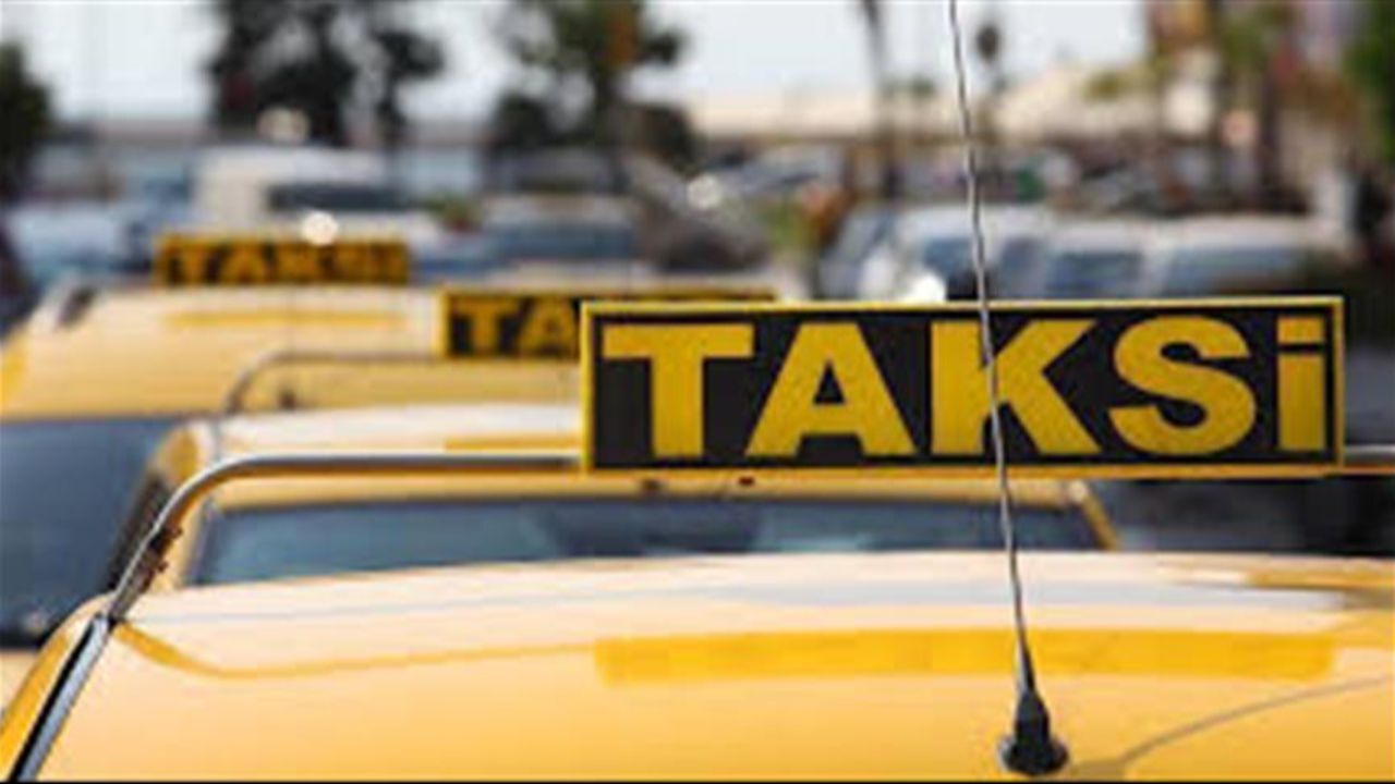 Ruhsatları olmamasına rağmen yolcu taşıdılar! İstanbul'da 5 taksiciye ceza kesildi Ruhsatları olmamasına rağmen yolcu taşıdılar! İstanbul'da 5 taksiciye ceza kesildi