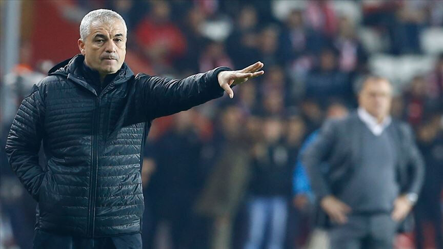 Süper Lig'den düşen Sivas'ta deprem! Rıza Çalımbay istifa etti Süper Lig'den düşen Sivas'ta deprem! Rıza Çalımbay istifa etti - 1. Resim