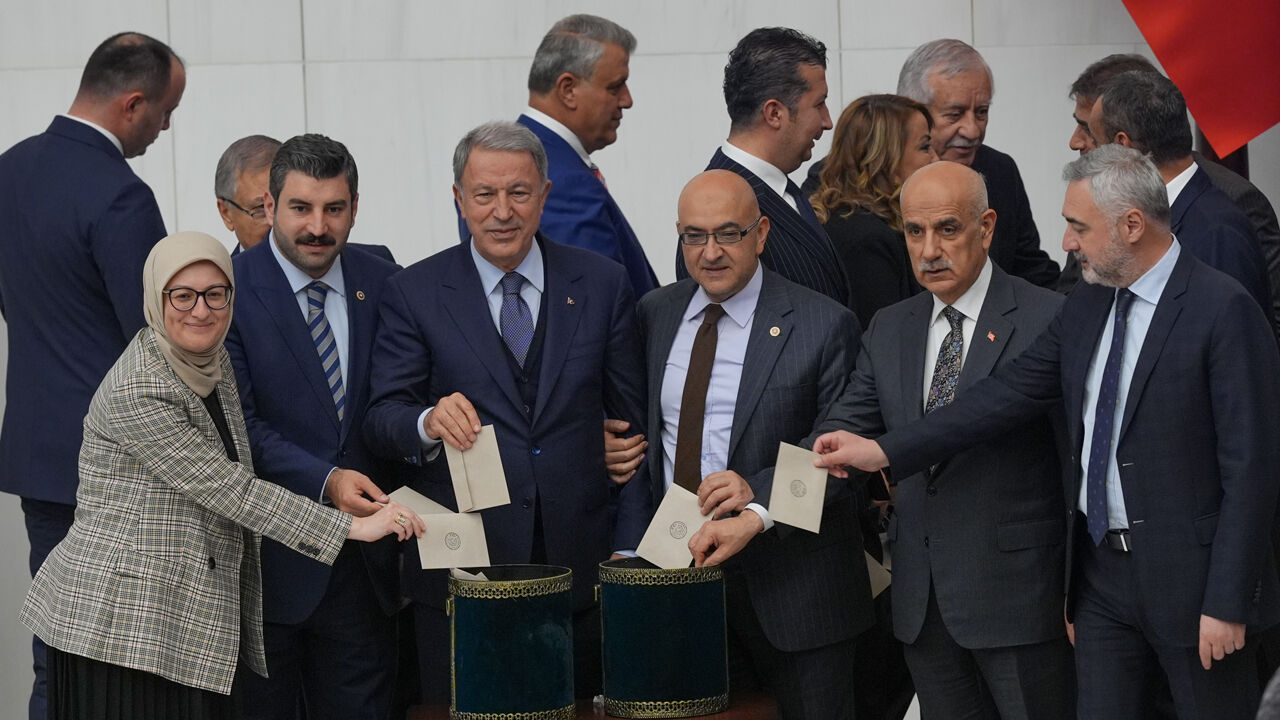 TBMM Başkanı yeniden Numan Kurtulmuş! İlk mesajı "terörsüz Türkiye" oldu TBMM'de beş adaylı başkanlık yarışta kazanan belli oldu - 1. Resim