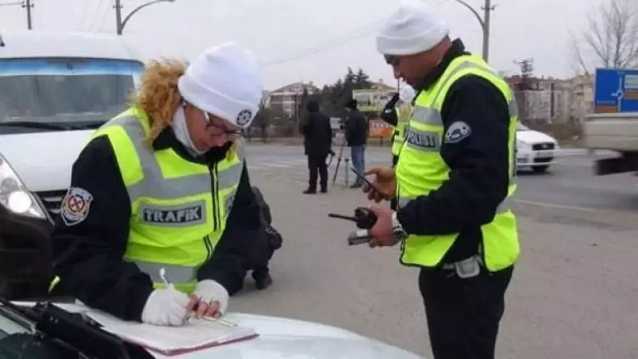 Yeni trafik cezaları yürürlüğe girdi mi, ne zaman yürürlüğe girecek, yeni trafik cezaları ne kadar oldu? - 1. Resim