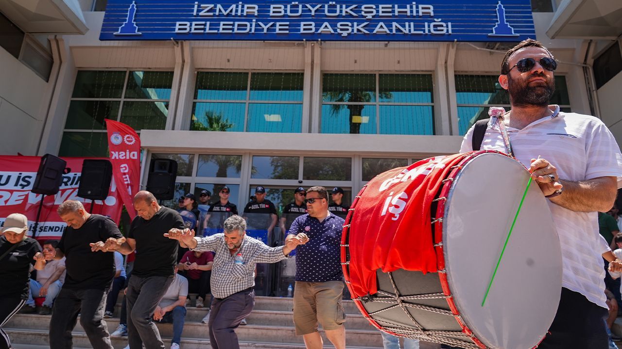7 günlük grev sonuç verdi! İzmir Büyükşehir Belediyesi'nde en düşük maaş bakın kaç lira oldu 7 günlük grev sonuç verdi! İzmir Büyükşehir Belediyesi'nde en düşük maaş bakın kaç lira oldu