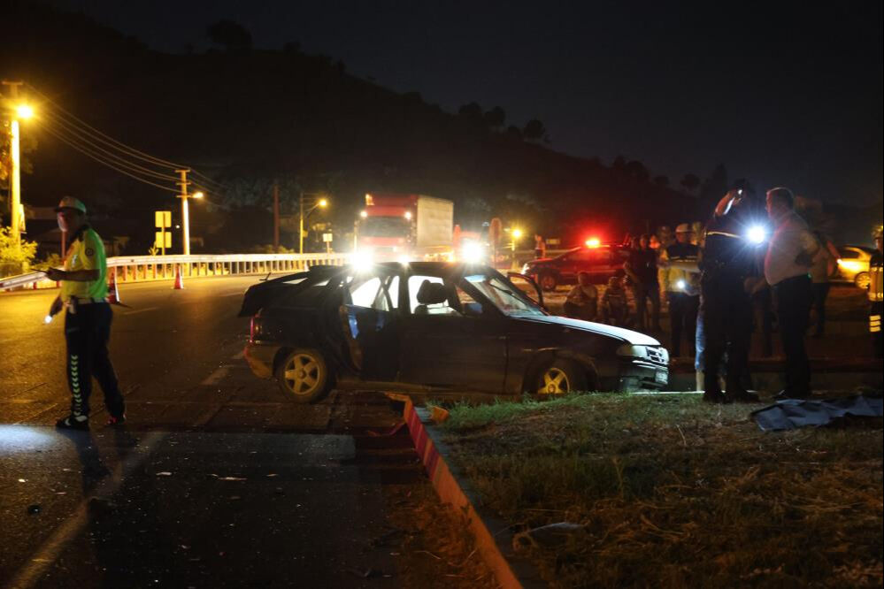 Aydın'da iki otomobil çarpıştı, ölü ve yaralılar var Aydın'da iki otomobil çarpıştı, ölü ve yaralılar var - 3. Resim