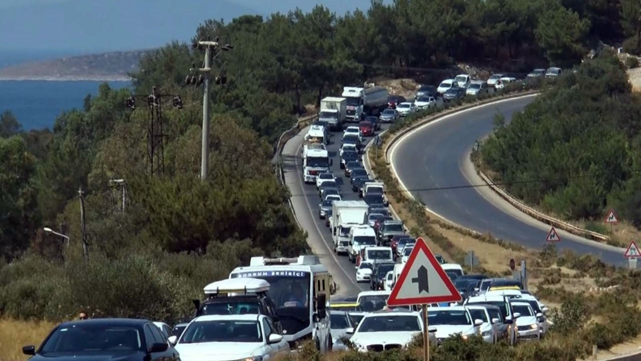 Bayram öncesi hayati uyarı: Direksiyon başına geçmeden 7 saat uyuyun! Bayram öncesi hayati uyarı: Direksiyon başına geçmeden 7 saat uyuyun!
