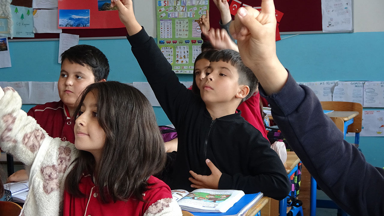 Boş vaktinde &ccedil;obanlık yapan Emir Ali sınavdan 500 tam puan aldı, babası: Bu dereceyi zaten bekliyordum - 4. Resim