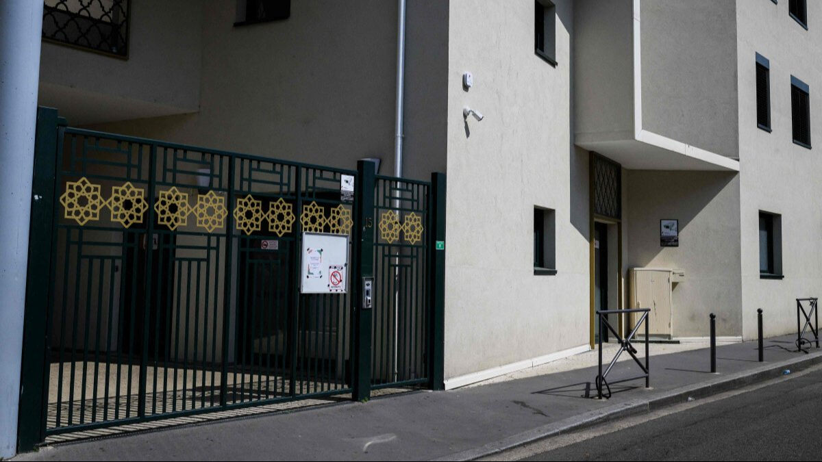 Caminin içinde Kur'an-ı Kerim yakmıştı! Yaka paça yakalandı - 1. Resim