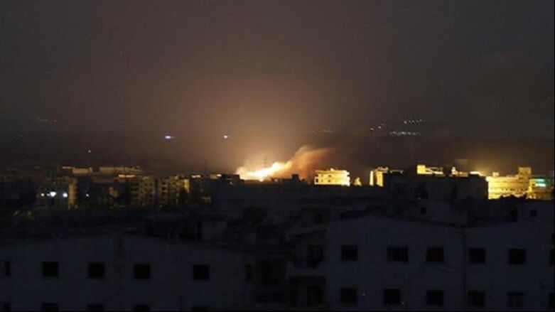 Suriye'de askeri üs hedef alındı! Bölgeye füze yağdı, İHA mühimmat depoları yok edildi - 1. Resim