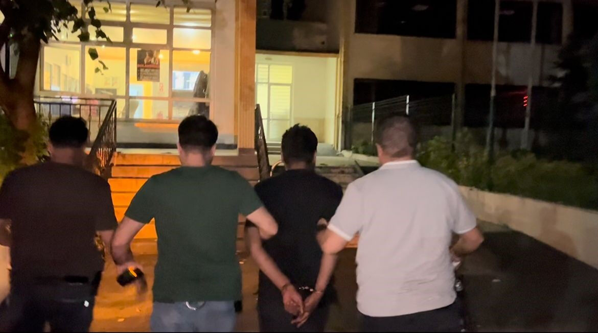 Filmleri aratmadı! Ekiplerden kaçmaya çalışırken yakayı böyle ele verdi - 1. Resim